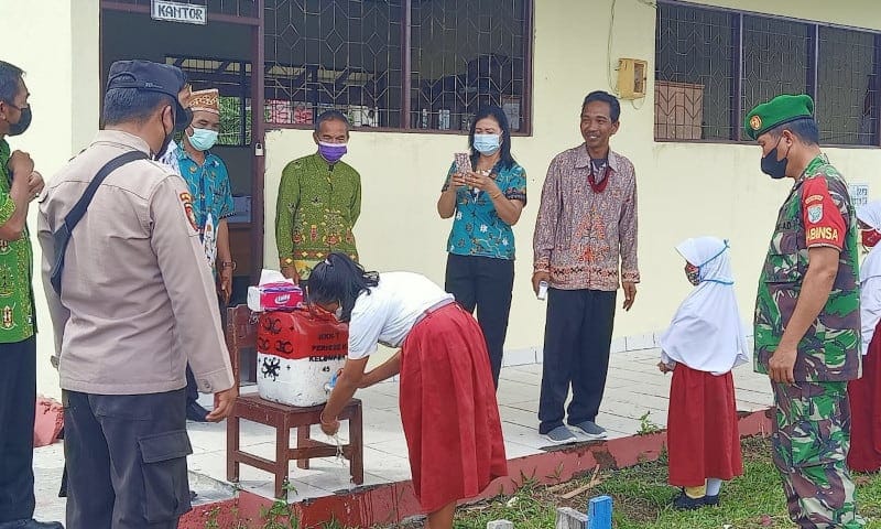 TNI-Polri Pantau PTM di SDN 1 Pager Jaya