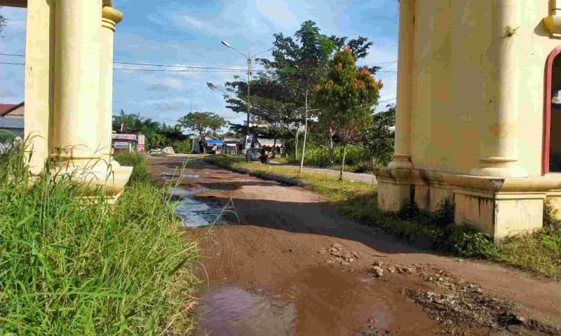 Infrastruktur Jalan Depan Kantor Baamang Barat Sampit Kabarnya Tahun Ini Diperbaiki