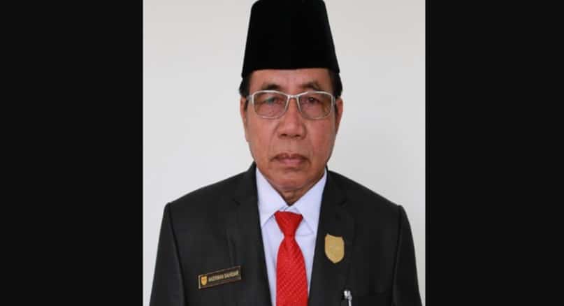 FKGMS Bagikan Bak Sampah Kepada Pedagang Disambut Baik Ketua DPRD Gunung Mas