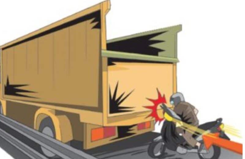 Seruduk Truk Parkir di badan Jalan, Joki  Kawasaki  Tewas di Tempat
