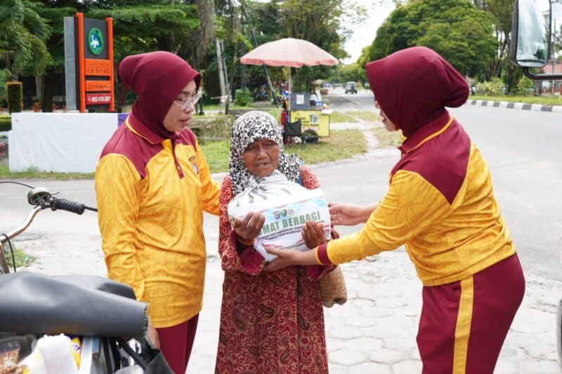 Rumkit Bhayangkara Salurkan Bantuan Sosial Jelang Hari Bhayangkara ke-79